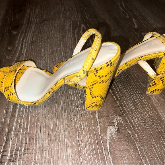 Yellow/ snake print beautiful sandal - Picture 2 of 5